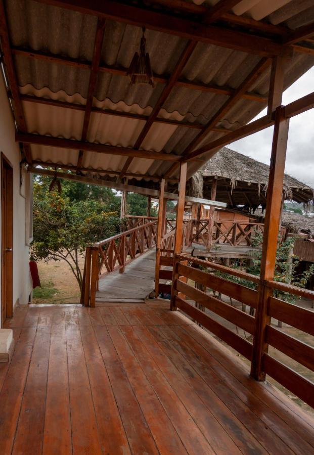 Hostal Tortuga Dorada Puerto López Kültér fotó
