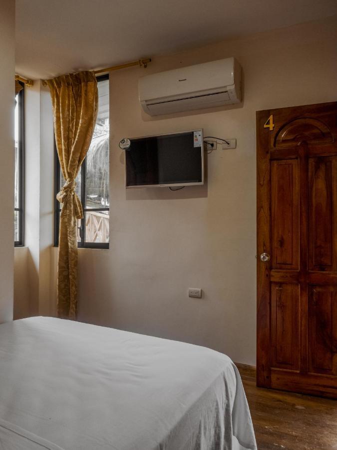 Hostal Tortuga Dorada Puerto López Kültér fotó
