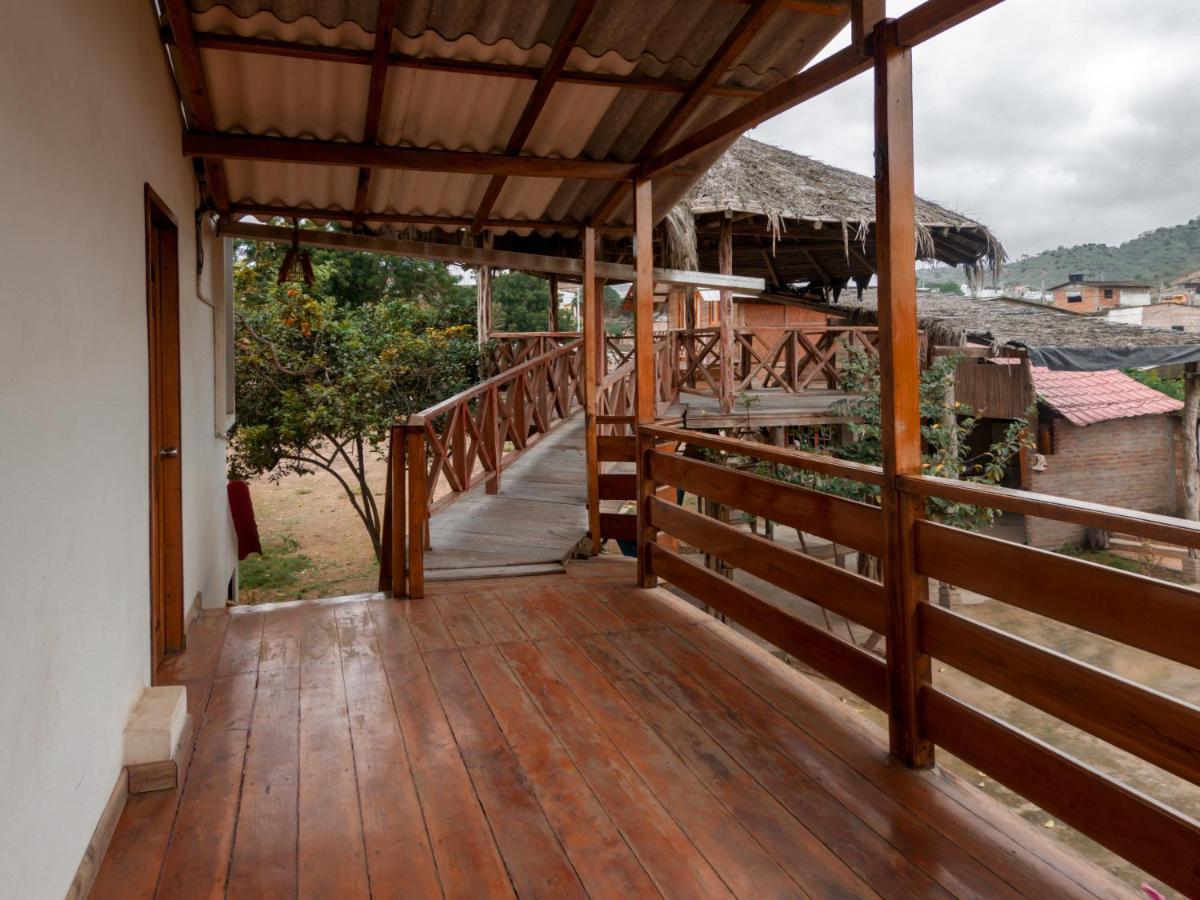 Hostal Tortuga Dorada Puerto López Kültér fotó