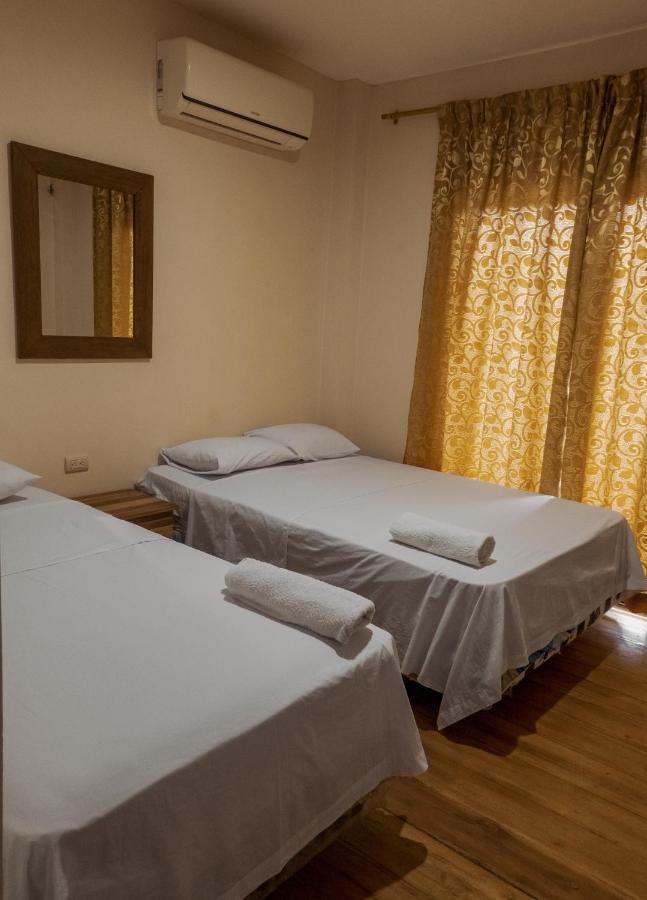 Hostal Tortuga Dorada Puerto López Kültér fotó