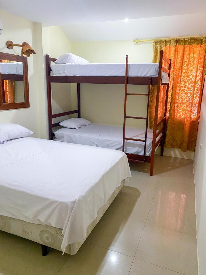 Hostal Tortuga Dorada Puerto López Kültér fotó
