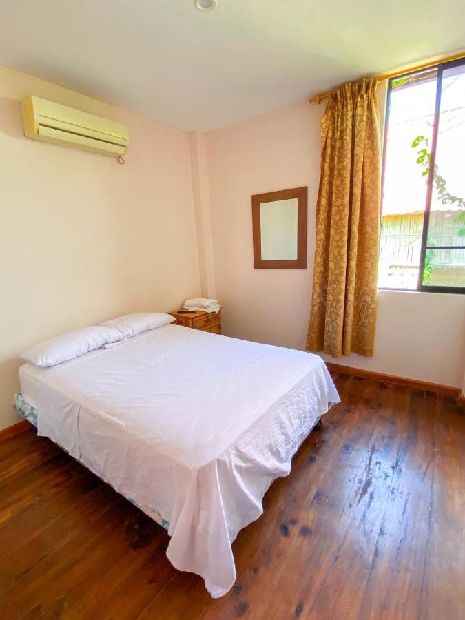 Hostal Tortuga Dorada Puerto López Kültér fotó