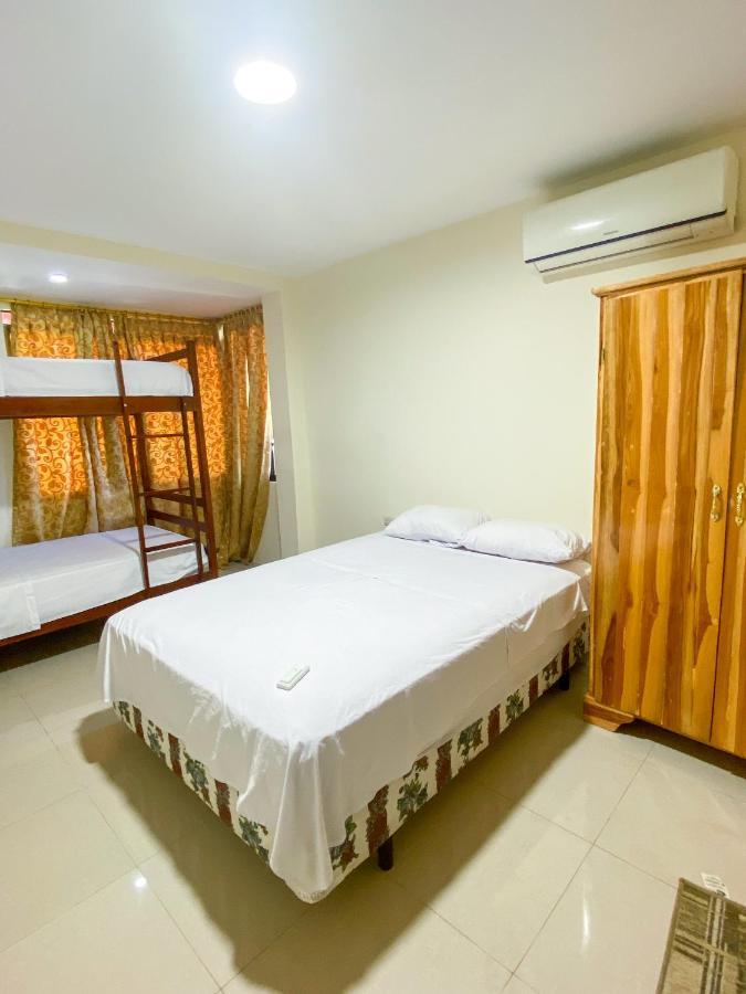 Hostal Tortuga Dorada Puerto López Kültér fotó