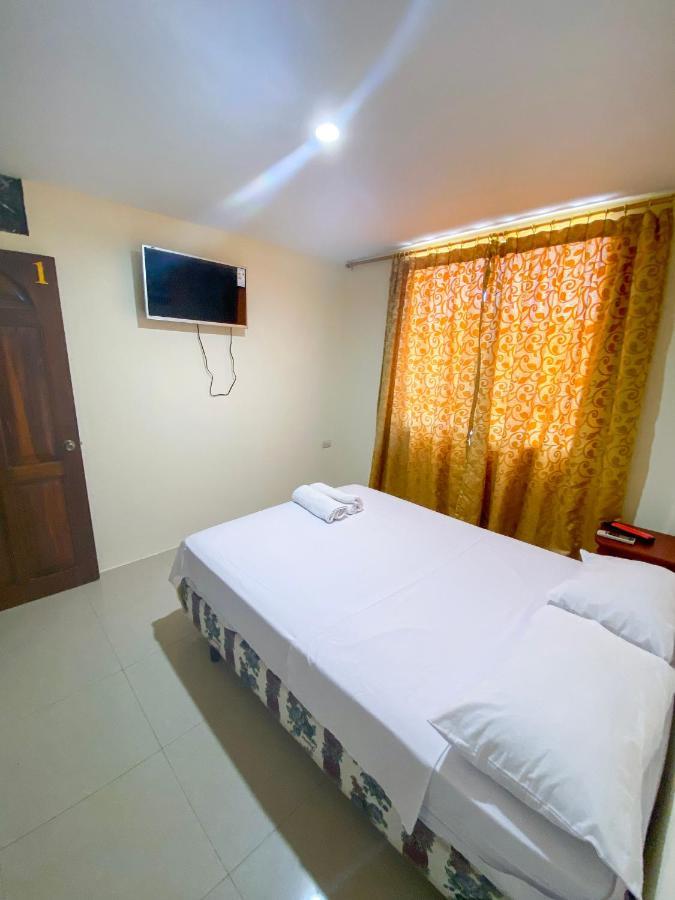 Hostal Tortuga Dorada Puerto López Kültér fotó
