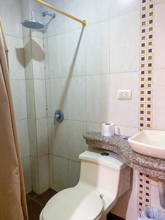 Hostal Tortuga Dorada Puerto López Kültér fotó