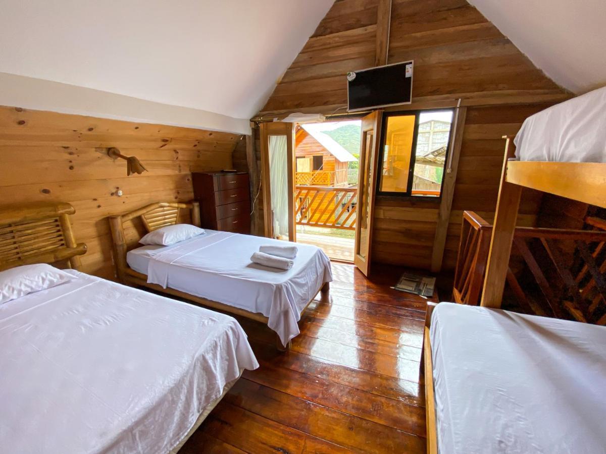 Hostal Tortuga Dorada Puerto López Kültér fotó