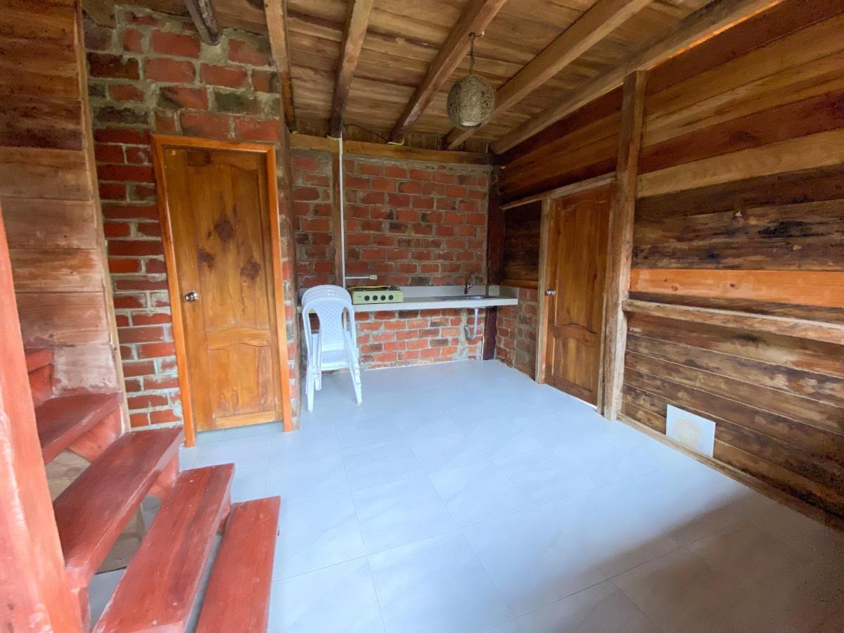 Hostal Tortuga Dorada Puerto López Kültér fotó
