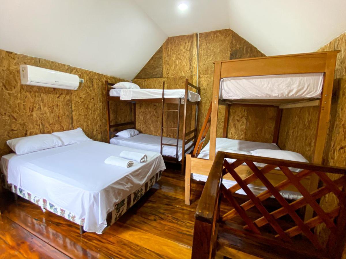 Hostal Tortuga Dorada Puerto López Kültér fotó